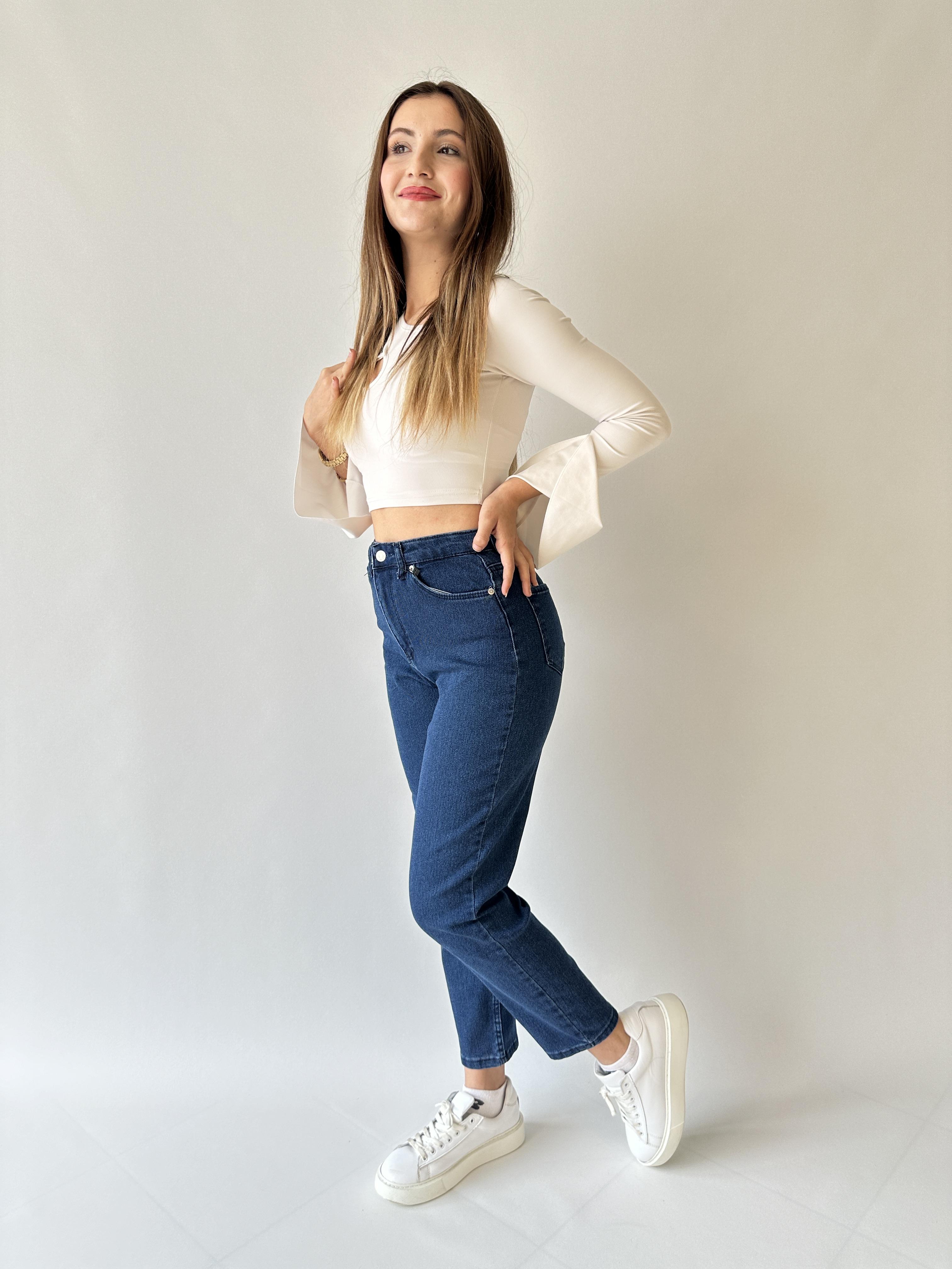Ultra Esnek Mom Jean: Şıklığın ve Rahatlığın Birleşimi