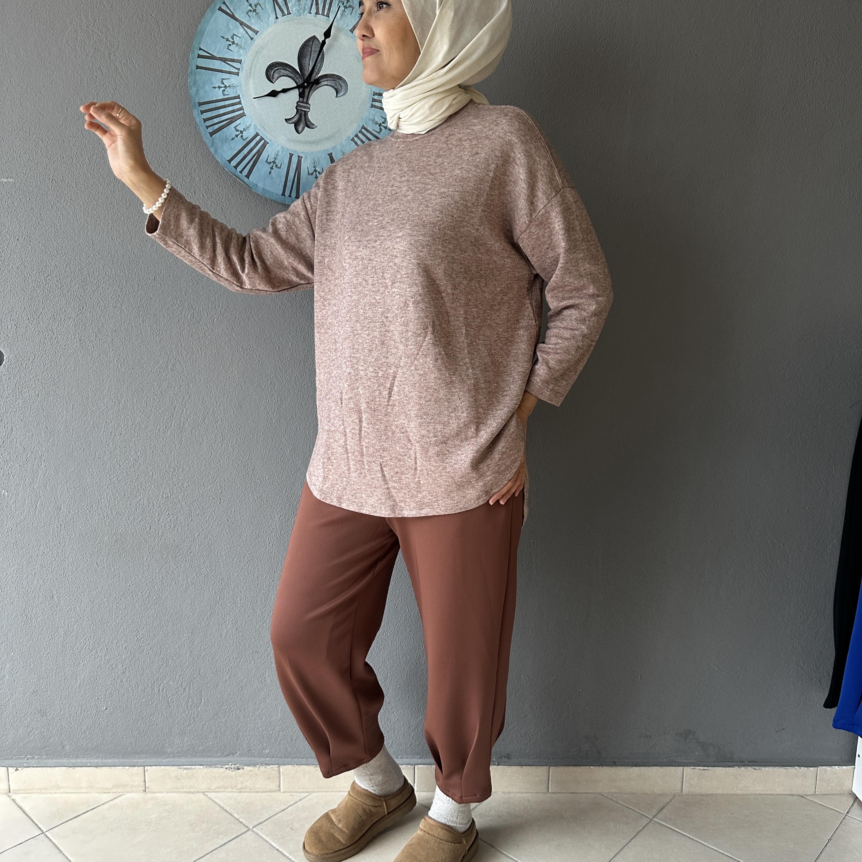 Basic Triko Tunik: Minimalist Tarzda Şıklık