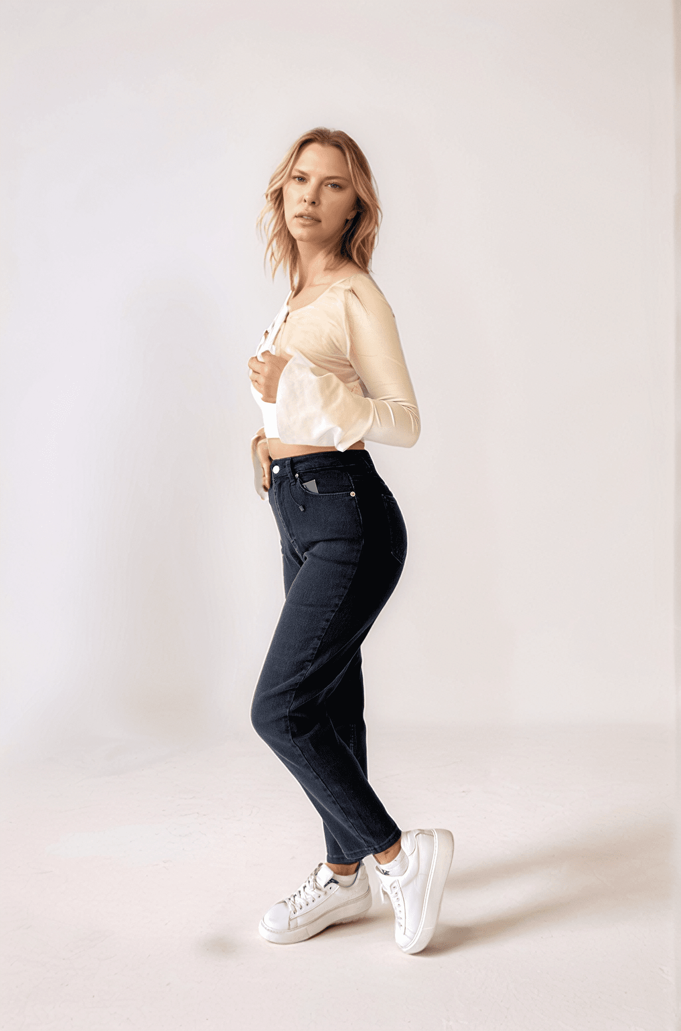 Ultra Esnek Mom Jean: Moda ve Konforu Bir Arada Sunan Pantolon Modeli